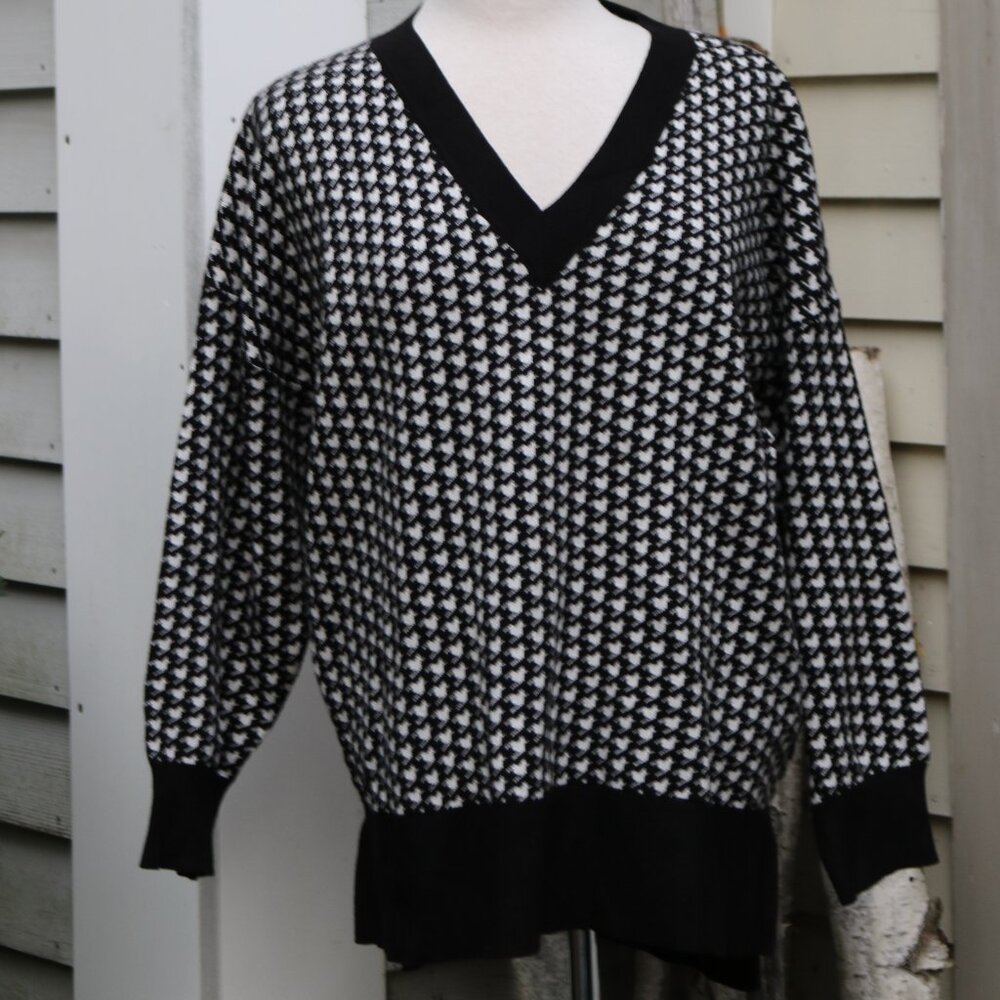 NEW Philosophy Plus Size Black Houndstooth V-Neck Viscose  Blend Sweater Sz 2X
